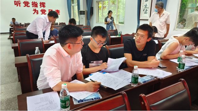 宜賓市南溪區黃沙鎮舉辦高考志愿填報指導公益活動，助力學子精準規劃未來